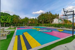 Mega Fun Villa Northwest Miami BY THE GLAMHOMES - Miami - 4