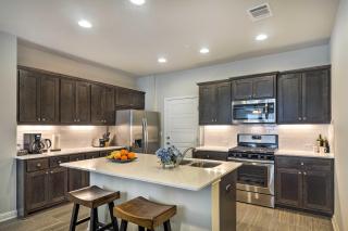 Pool Access Upscale and Modern Austin Townhome - Austin - 8