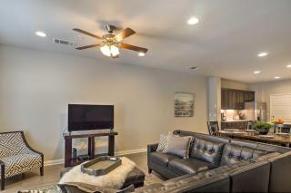 Pool Access Upscale and Modern Austin Townhome - Austin - 7