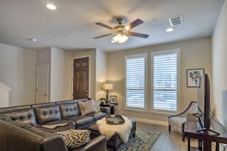 Pool Access Upscale and Modern Austin Townhome - Austin - 6