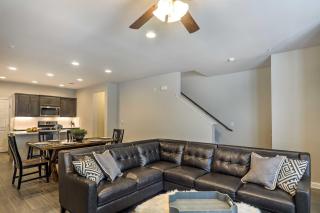 Pool Access Upscale and Modern Austin Townhome - Austin - 4