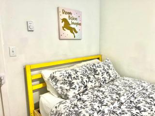 Private Room with Ensuite Bathroom 10 Minutes Walk to University of Washington - 7