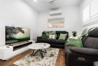 Byng Cottage - Close to town - Neat & Tidy - Orange - 0