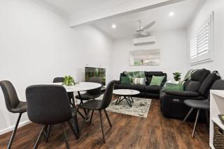 Byng Cottage - Close to town - Neat & Tidy - Orange - 4