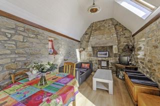 Stone House in Plouarzel near Sandy Beaches - 7