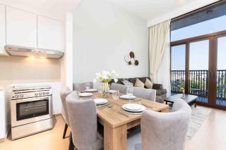 Almond Haven 2BR, 2 Bath Retreat in Town Square - Dubai - 6