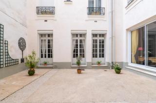 Veeve - Postcards from the Eiffel Tower - 0