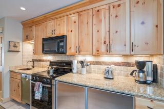 Riverside Condo, Walk Everywhere Viking Lodge 212 condo - 7