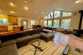 Lakeside Drive Retreat - 8