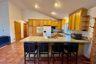 Lakeside Drive Retreat - 5