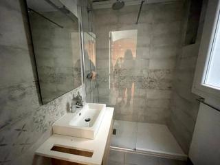 Stylish 2BR contemporary design perfect vacation - 5
