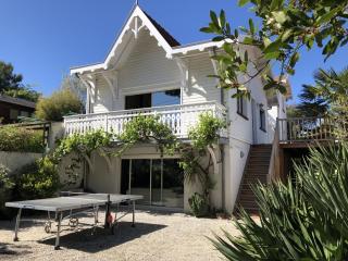 Villa Boisée avec Piscine et Jardin, Proche Commerces et Plage, WiFi Inclus à Arcachon - FR-1-374-55 - Arcachon - 1