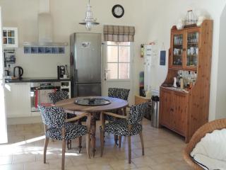 Pretty holiday home near the centre of Buisson - Buisson - 8