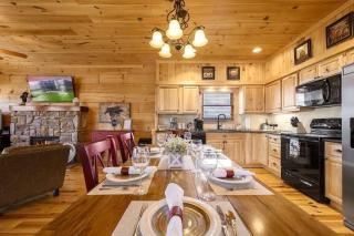Serenity Summit Cabin with Amazing Mountain Views, Indoor Pool, Fire Pit and Hot Tub - Gatlinburg - 2