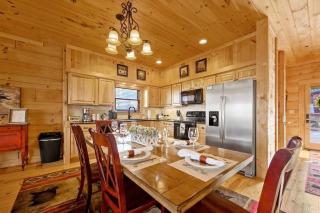 Serenity Summit Cabin with Amazing Mountain Views, Indoor Pool, Fire Pit and Hot Tub - Gatlinburg - 1