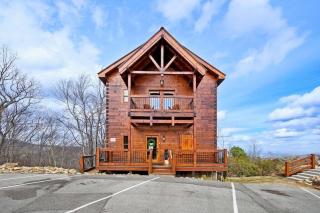 Serenity Summit Cabin with Amazing Mountain Views, Indoor Pool, Fire Pit and Hot Tub - Gatlinburg - 4