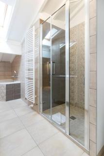 Le familial de Charles III - 2