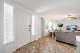 Heated Pool, Ping Pong Table, Sleeps 8 - Villa Sunset Riverhouse - 8