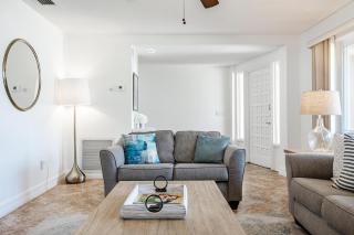 Heated Pool, Ping Pong Table, Sleeps 8 - Villa Sunset Riverhouse - 7