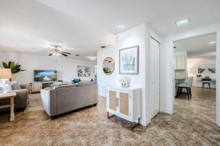 Heated Pool, Ping Pong Table, Sleeps 10 - Villa Sunset Riverhouse - Cape Coral - 4