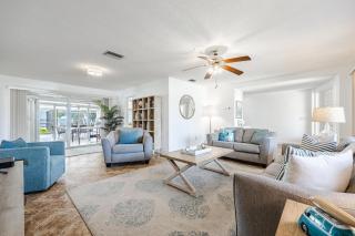 Heated Pool, Ping Pong Table, Sleeps 10 - Villa Sunset Riverhouse - Cape Coral - 3