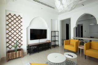 Chic 2BR with Burj Khalifa View in Souk Al Bahar - Dubai - 4