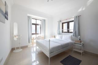 Chic 2BR with Burj Khalifa View in Souk Al Bahar - Dubai - 9