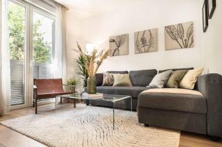 Calm apartment with private patio by REMS - 0