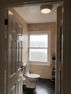 Prime Central Location,Free parking available by reservation only, limited spaces, En suite and shared room options in a 4 bedroom property, Shared kitchen and great value for short city breaks, shoppers, business and festival racegoers - 7