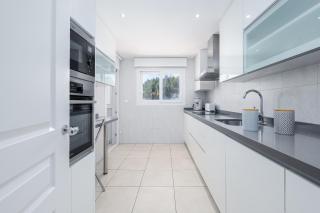 Beautiful 2 Bed Playas del Duque + Parking RDR294 - 2