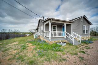 Pet-Friendly Texas Retreat with Deck and Gas Grill! - Llano - 9