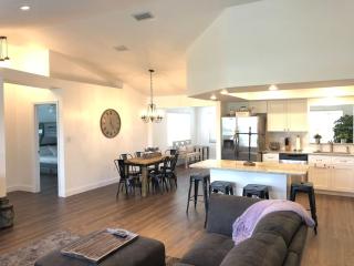 Beautiful Home across the street from Lake June! - Lake Placid - 8