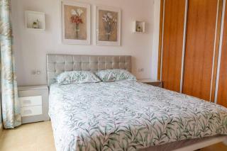 Beautiful 3 Bed Townhouse with landscaped communal pool area - 8