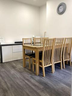 Central area terraced house with private hot tub - 7