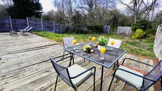 E2M Stays Beautiful House Close To Heathrow Airport- Walking Distance To Thames River - Egham - 2