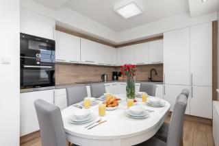 Nemo 4 Bedrooms & Grill - Zastań - 5