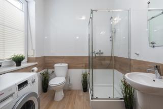 Nemo 4 Bedrooms & Grill - Zastań - 3