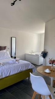 Habitat Luxury Suites - 6