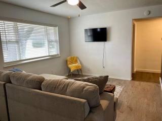 “Hole in the Bottle” Dog-Friendly Retreat Near Wineries/Spire/GOTL - 6