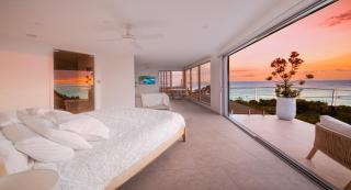Coolum luxury apartment with king bed and ocean views - Coolum Beach - 0