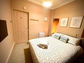 Newly refurbished, central apartment with permit parking - Bath - 9