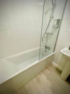 Newly refurbished, central apartment with permit parking - Bath - 6