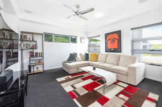 Modern Pet Friendly 3BR Home, BBQ, Fenced Backyard - Trinity Beach - 9
