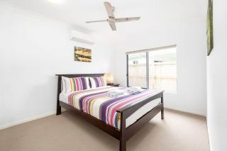 Modern Pet Friendly 3BR Home, BBQ, Fenced Backyard - Trinity Beach - 7