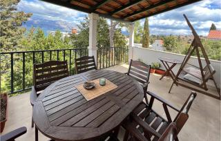 Stunning Apartment In Postira With Wifi - 9