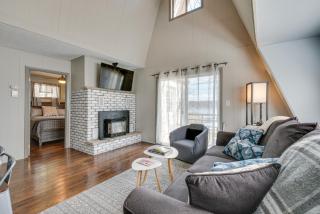 Dock and Sunroom Waterfront Home Near Kalahari! - Pocono Summit - 8
