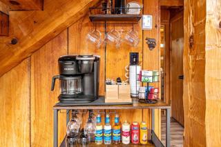 Family Fun Cabin on Bluff Mountain-Hot Tub & Game Room - 7