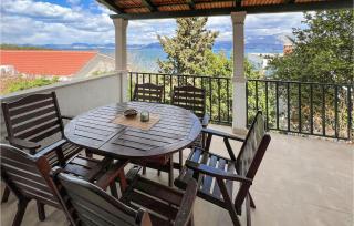 Stunning Apartment In Postira With Wifi - 1