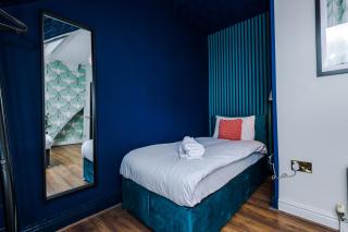 Spacious and Modern 5 BR House - 5