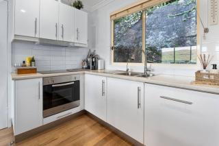 Cosy Cottage Above the Hawkesbury w/ Jetty - Mooney Mooney - 2